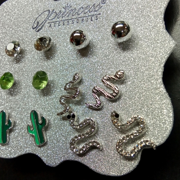 Desert Theme Stud Earrings NEW - Picture 4 of 5